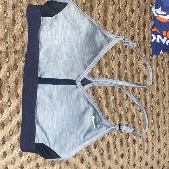 Small Nike bra - Picture 1 of 2